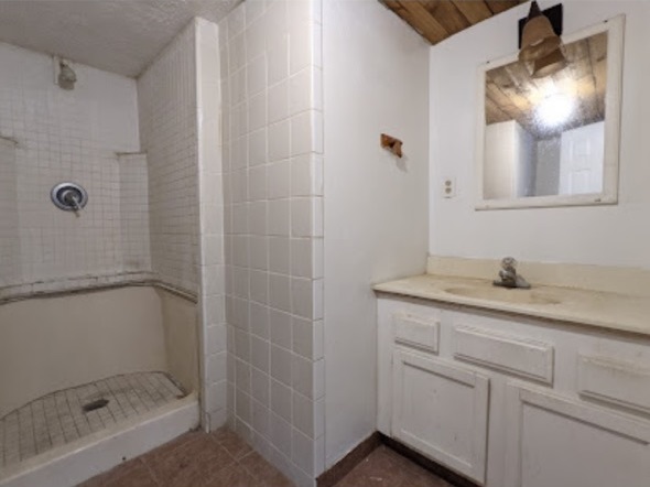 1753-shadowood-lane-atlantic property solutions of florida before bathroom