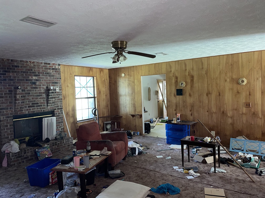737 West atlantic property solutions of florida living room area